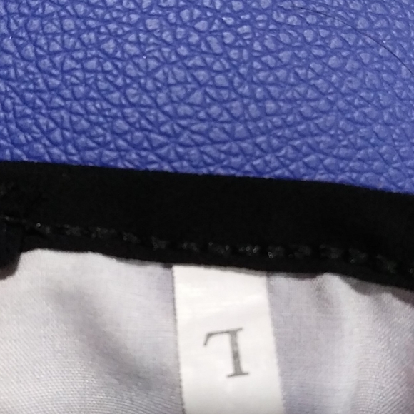 Big bold flower print romper. Size Large, No Brand - Picture 8 of 8